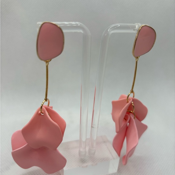 Pale pink petal drop earrings - Picture 5 of 7